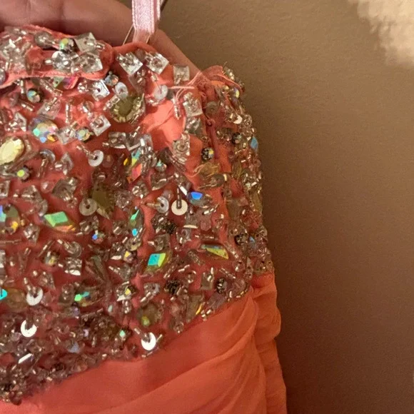 MacDuggal Women’s prom/formal dress size 10 - Picture 3 of 15